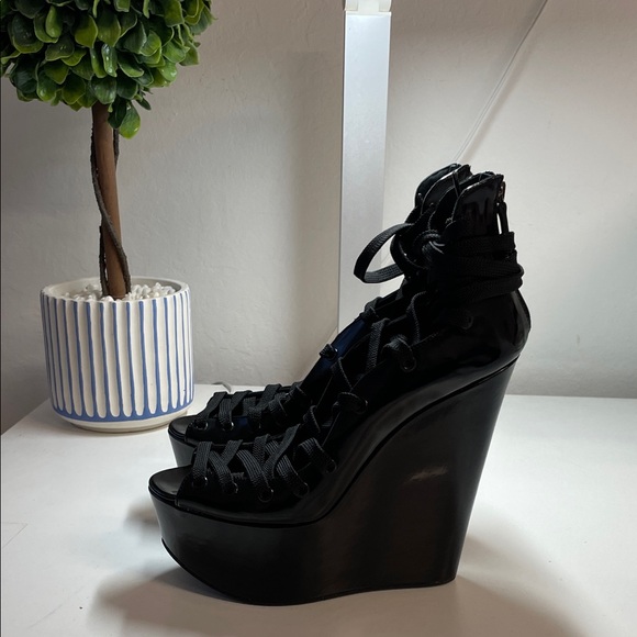 Kurt Geiger Men's Black Carry Bag - Picture 2 of 8